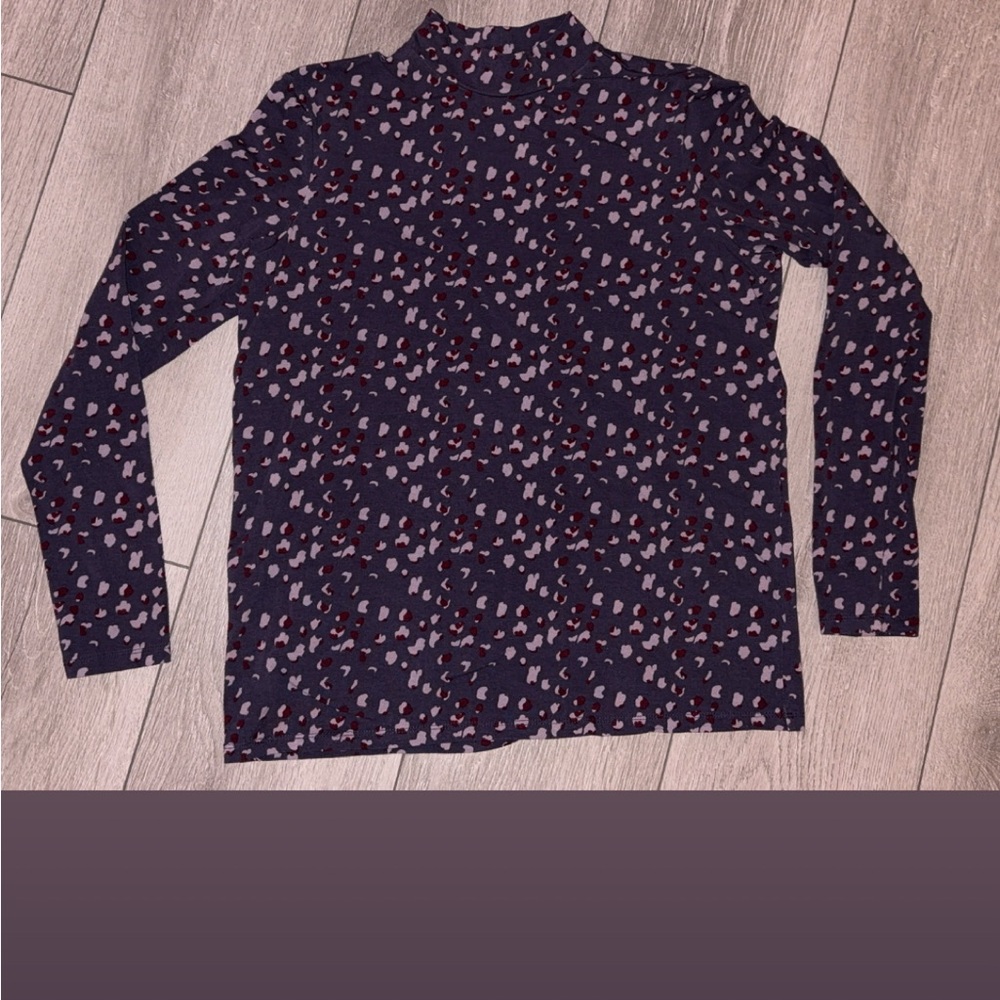 Down East Women’s Turtle Neck Long Sleeve Size Medium Animal Print EUC Stretch